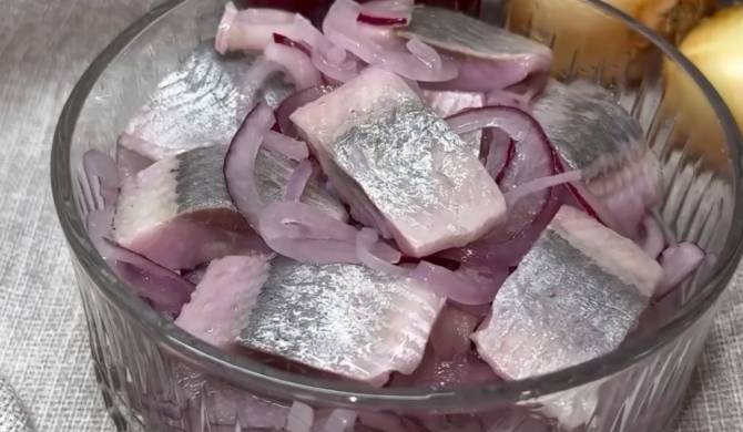 Селедка с горошком - пошаговый рецепт с фото, ингредиенты, как приготовить