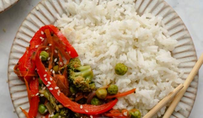 Рассыпчатый рис с подливой - пошаговый рецепт с фото на уральские-газоны.рф