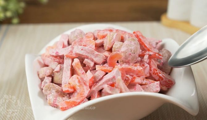 Салат c мясом свинины, перцем и маринованными шампиньонами рецепт