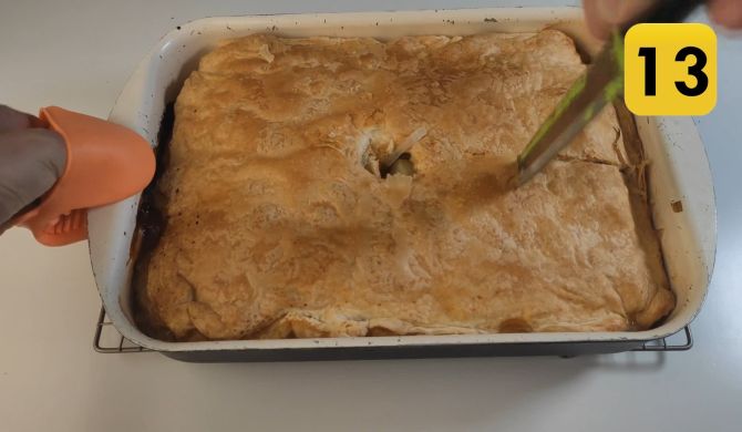 Слоеный пирог с мясом,картофелем и зеленью