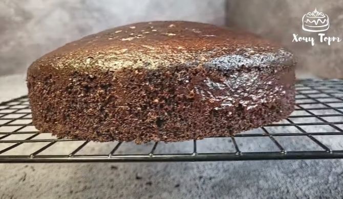 Шоколадный бисквит на кефире для торт в духовке — рецепт + 12 фото