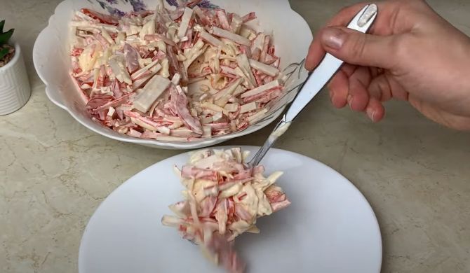 Крабовый салат с помидорами – пошаговый рецепт приготовления с фото