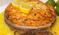 Стейки красной рыбы семги с апельсиновым соусом в духовке