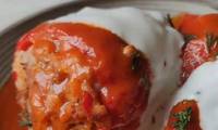 Перцы в томатном соусе фаршированные в кастрюле