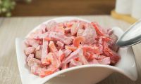 Салат c мясом свинины, перцем и маринованными шампиньонами