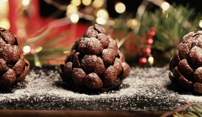 Шоколадное пирожное Шишки без выпечки новогоднее рецепт
