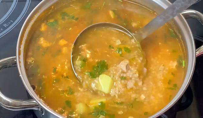 Суп с бужениной, соленым огурцом и ячменной крупой рецепт