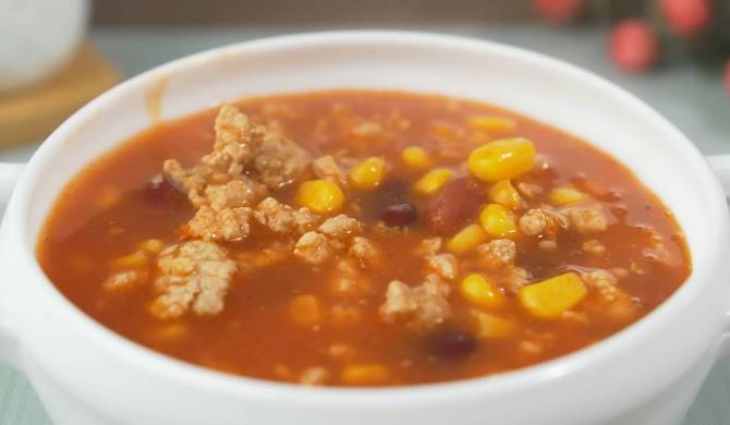 Мексиканский томатный суп с фасолью, фаршем и кукурузой рецепт
