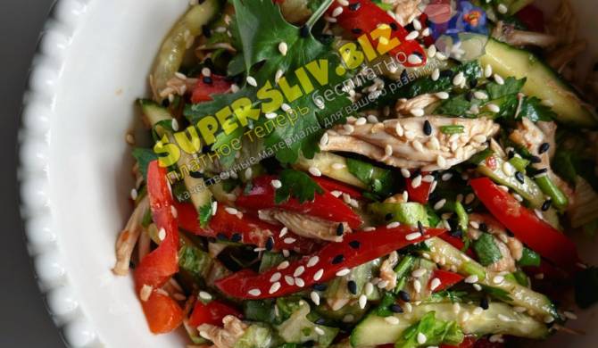 Салат с курицей и овощами	огурцами и болгарским перцем рецепт