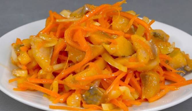 Селёдка с морковью по-корейски с луком и уксусом рецепт