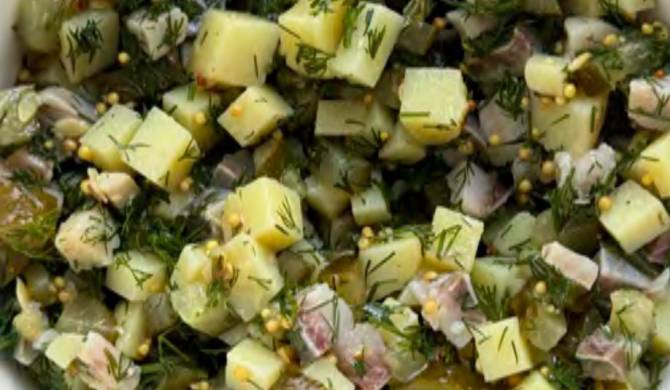 Салат с селёдкой, картошкой и огурцом рецепт