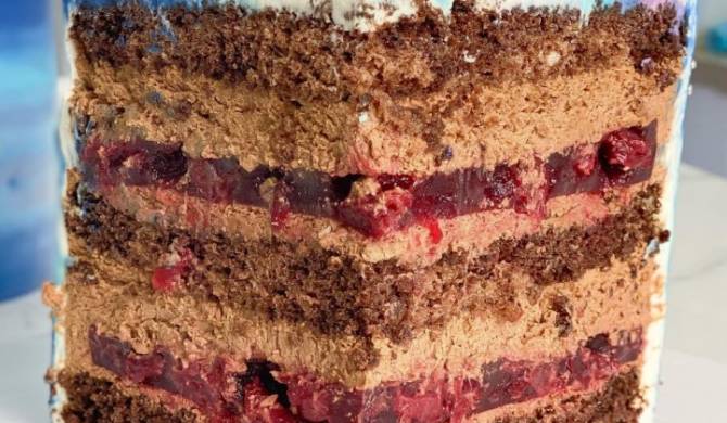 Шоколадный торт Вишня с муссом и кремом чиз рецепт