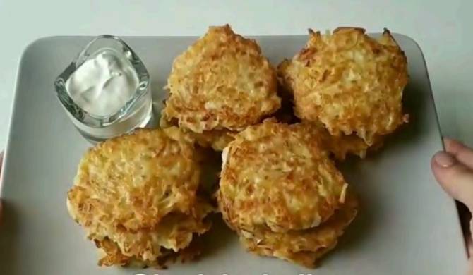 Картофельные Драники на сковороде с луком рецепт
