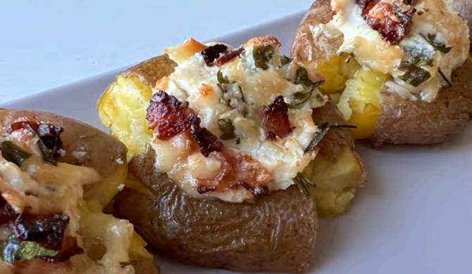 Давленый картофель с беконом и сыром в духовке рецепт