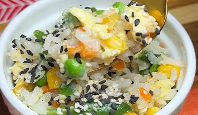 Рис с овощами и яйцом на сковороде рецепт