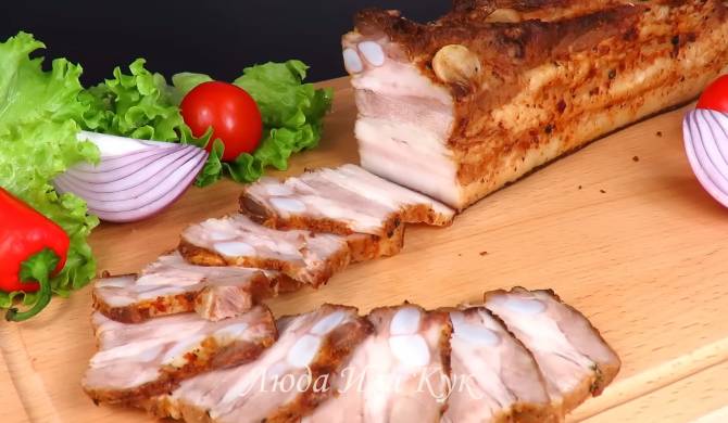 Видео Запечённая грудинка свиная в духовке целым куском рецепт