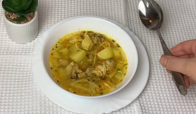 Куриный суп с вермишелью, картошкой, морковью и луком рецепт