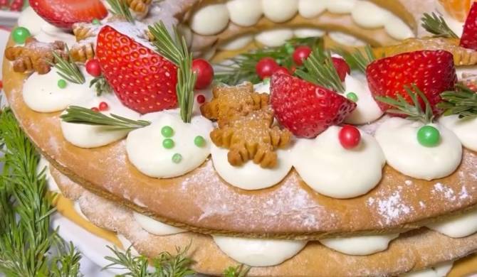 Торт рождественский венок из медовых коржей рецепт
