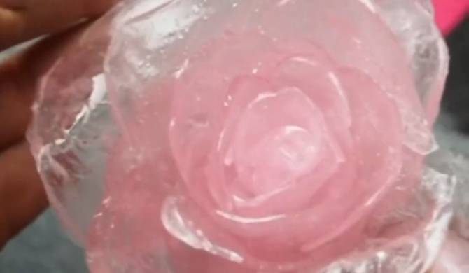 Видео Карамельные цветы розы для декора торта рецепт