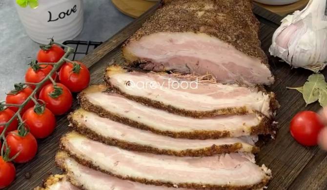 Домашний бекон из свиной грудки в духовке рецепт
