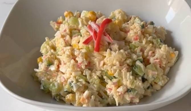 Салат с крабовыми палочками и кукурузой - пошаговый рецепт с фото