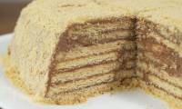Торт из песочного печенья, сметаны и какао без выпечки
