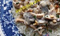 Рис с курицей, грибами и орехами в сливочном соусе