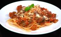 Спагетти Паста с баклажанами и помидорами