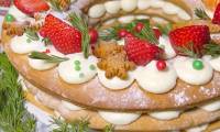 Торт рождественский венок из медовых коржей