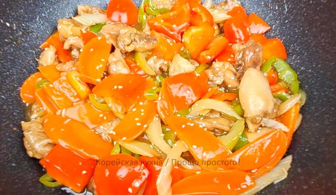 Курица в кисло сладком соусе с овощами на сковороде рецепт
