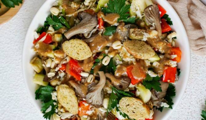 Салат с грибами вешенками, перцем, кабачком и баклажаном рецепт