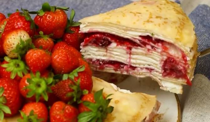 Домашний блинный торт с ягодами и кремом рецепт