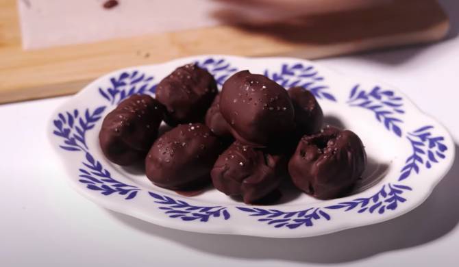 ПП Шоколадные конфеты Сникерс с финиками и орехами рецепт
