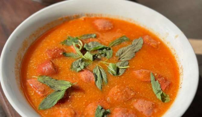 Чечевичный суп с томатной пастой с колбасками рецепт