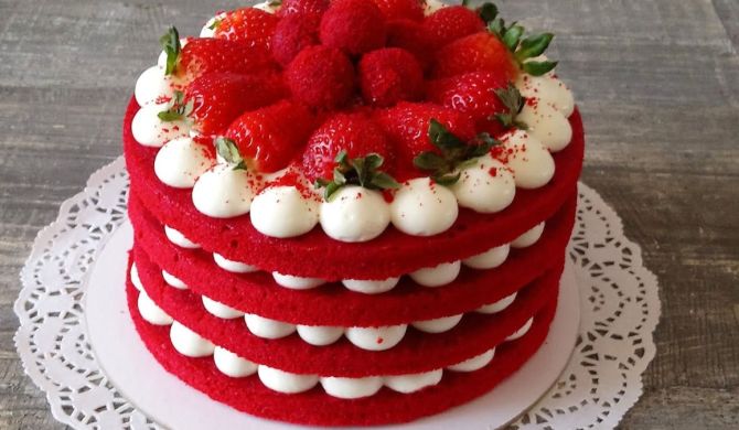 Торт “Красный бархат” с малиновым желе и конфи