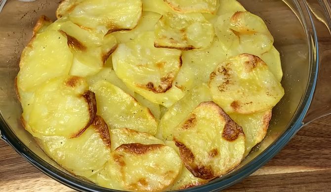 Запеченная картошка в духовке с чесноком