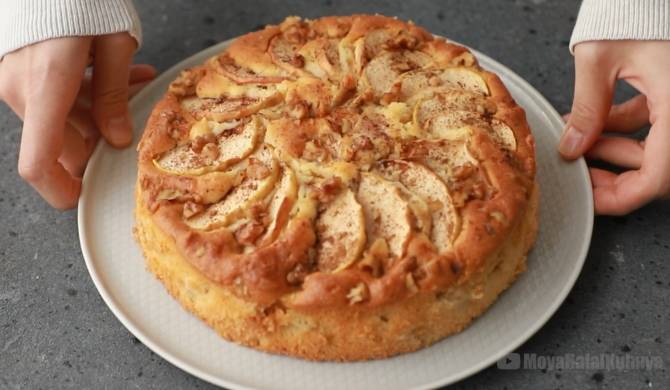 Видео Яблочный пирог Шарлотка в духовке рецепт