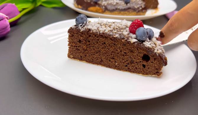Шоколадный торт из кокосовой муки и какао без крема рецепт