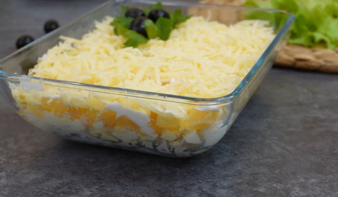 Салат из кальмаров с плавленым сыром – кулинарный рецепт