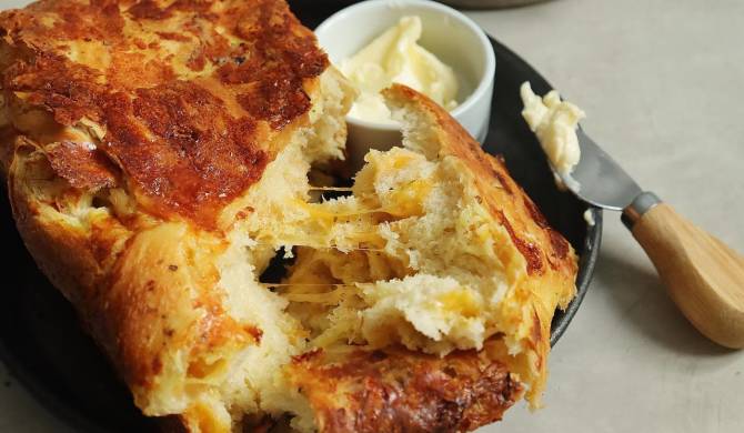 Хлеб с сыром моцарелла и чеддером рецепт