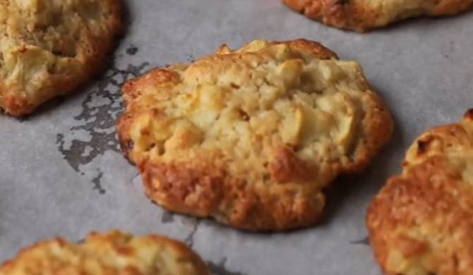 Мягкое печенье с яблоком и клюквой рецепт