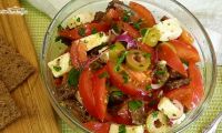 Салат с адыгейским сыром и помидорами