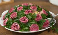 Красивый салат с блинами и свеклой Букет роз