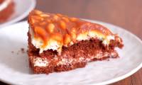 Торт Сникерс без выпечки из печенья с маскарпоне