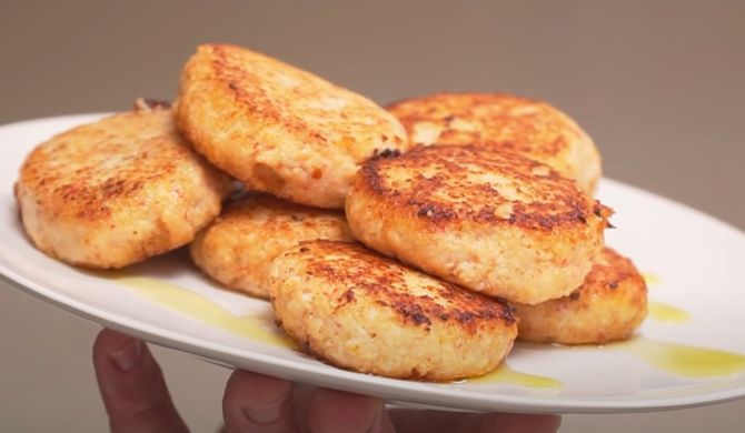 С мармеладом, картофелем и изюмом: 7 лучших рецептов сырников из творога в духовке