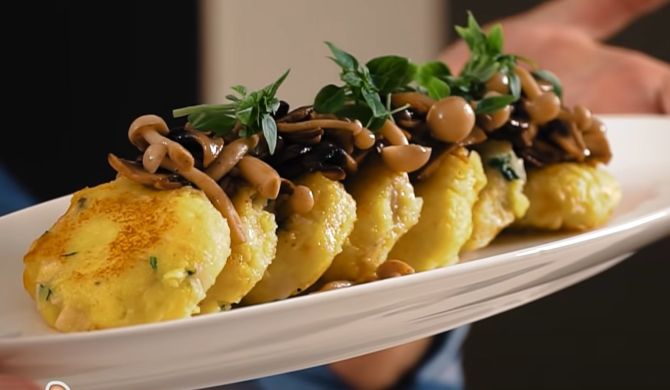 Картофельные котлеты на сковороде с грибами от Ивлева рецепт