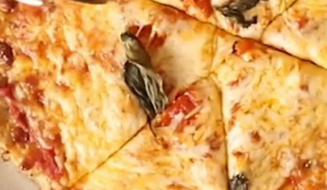ПП пицца на курином фарше с сыром в духовке без теста рецепт