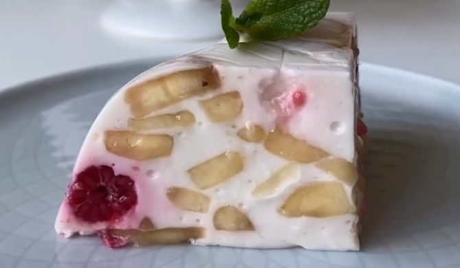 Торт из печенья с творогом, фруктами и желатином без выпечки - рецепт с пошаговыми фото
