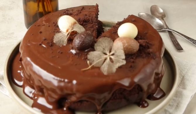 Домашний шоколадный торт с шоколадной глазурью. Рецепт приготовления в домашних условиях