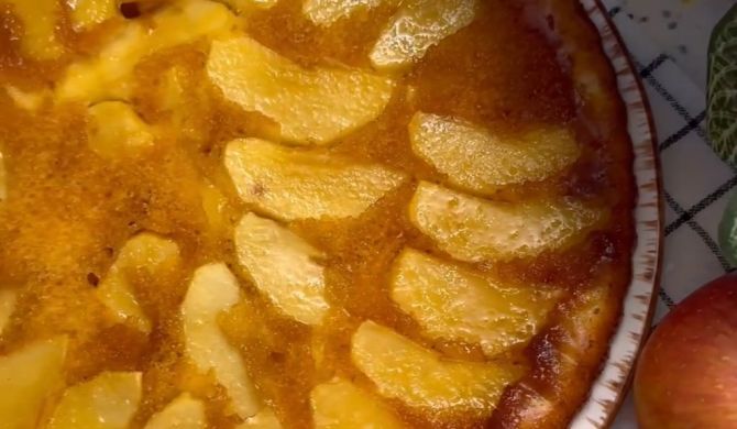 Яблочный пирог перевертыш с карамелью рецепт